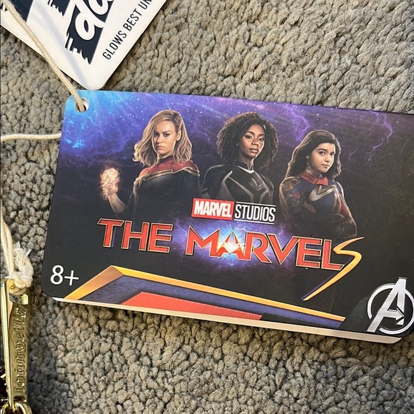 Loungefly Marvel Women's Wallet with Marvel Design NWT Glow in the Dark - Picture 3 of 12